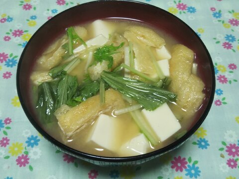 豆腐と油揚げと水菜の味噌汁☆